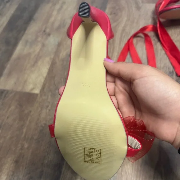 4 inch red heels with bow - Picture 5 of 6